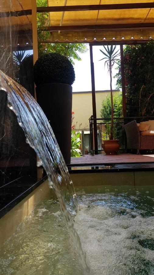 Апартаменты La Casa Con Piscina Riscaldata Interna Anna Luxury Garden Пиза Экстерьер фото